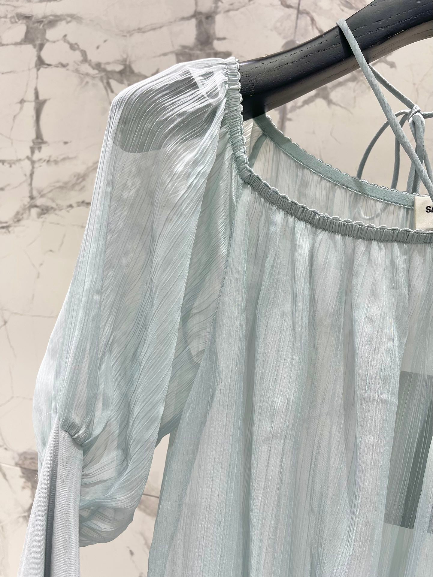 25 new pleated texture halter neck off-shoulder leg of lamb sleeves multi-layered ruffle dress