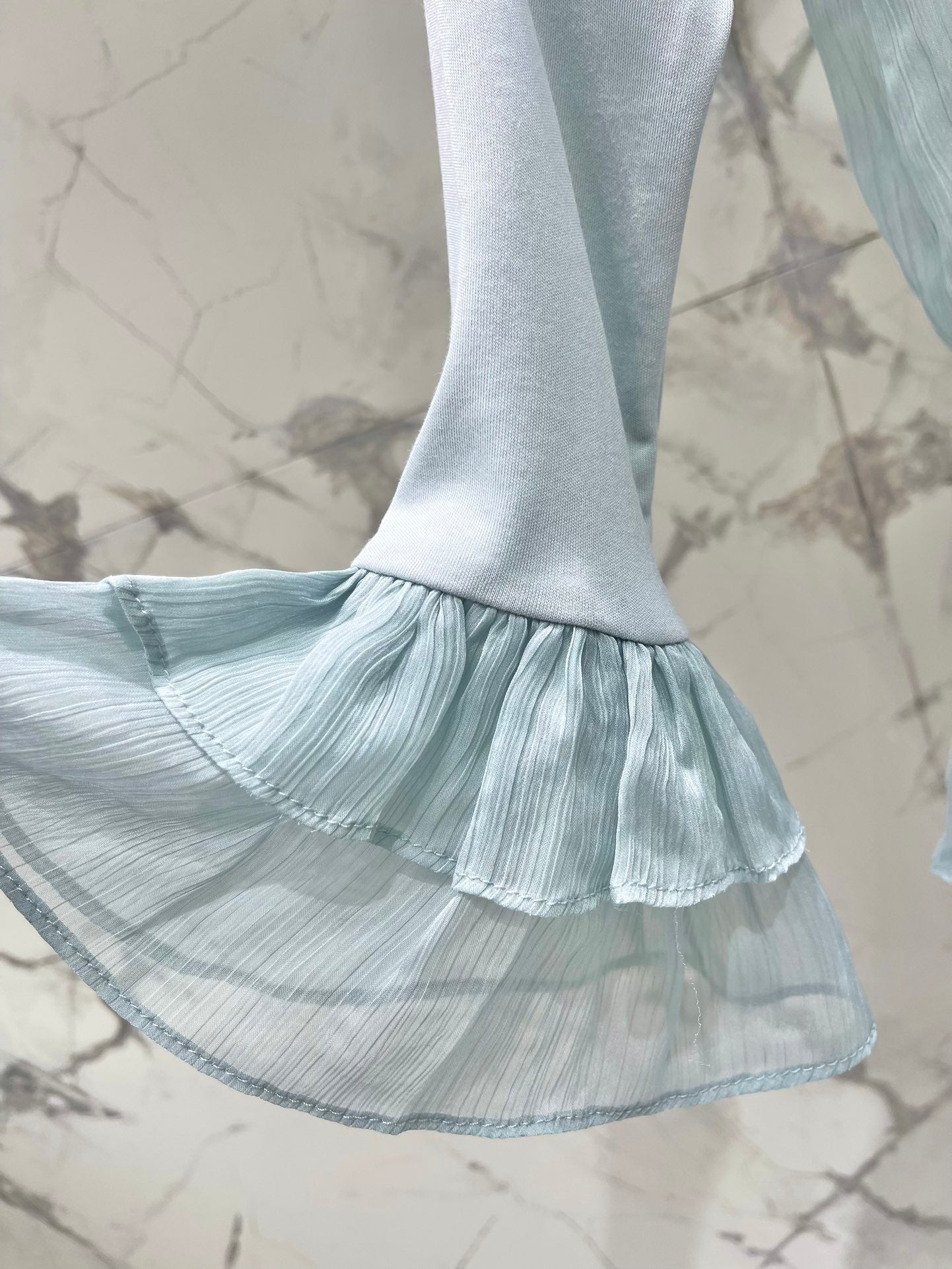 25 new pleated texture halter neck off-shoulder leg of lamb sleeves multi-layered ruffle dress