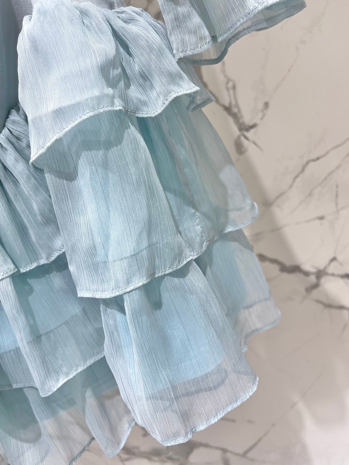 25 new pleated texture halter neck off-shoulder leg of lamb sleeves multi-layered ruffle dress