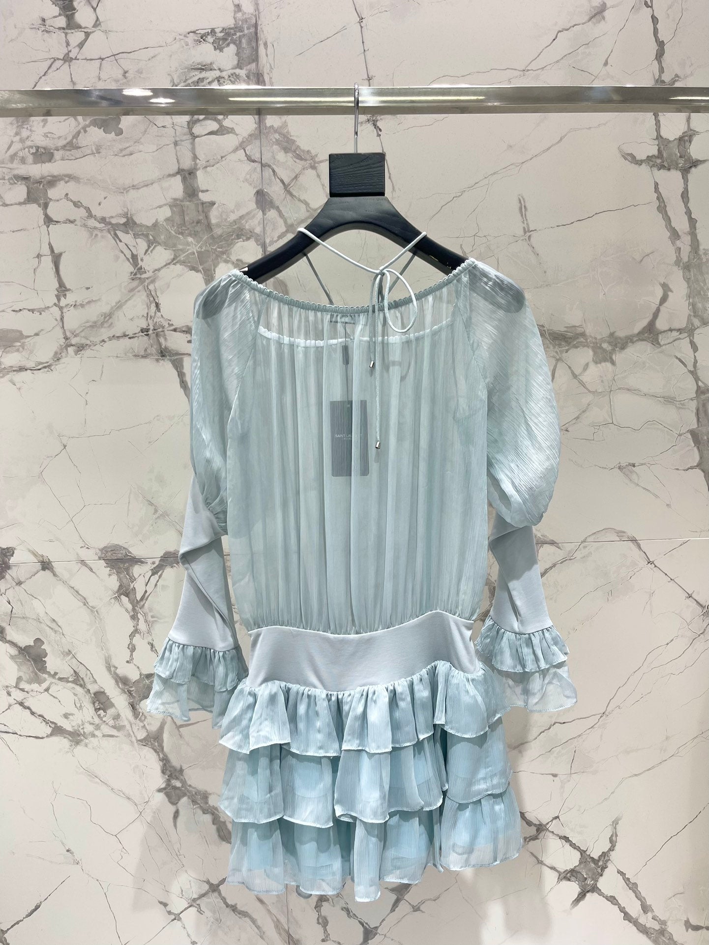 25 new pleated texture halter neck off-shoulder leg of lamb sleeves multi-layered ruffle dress