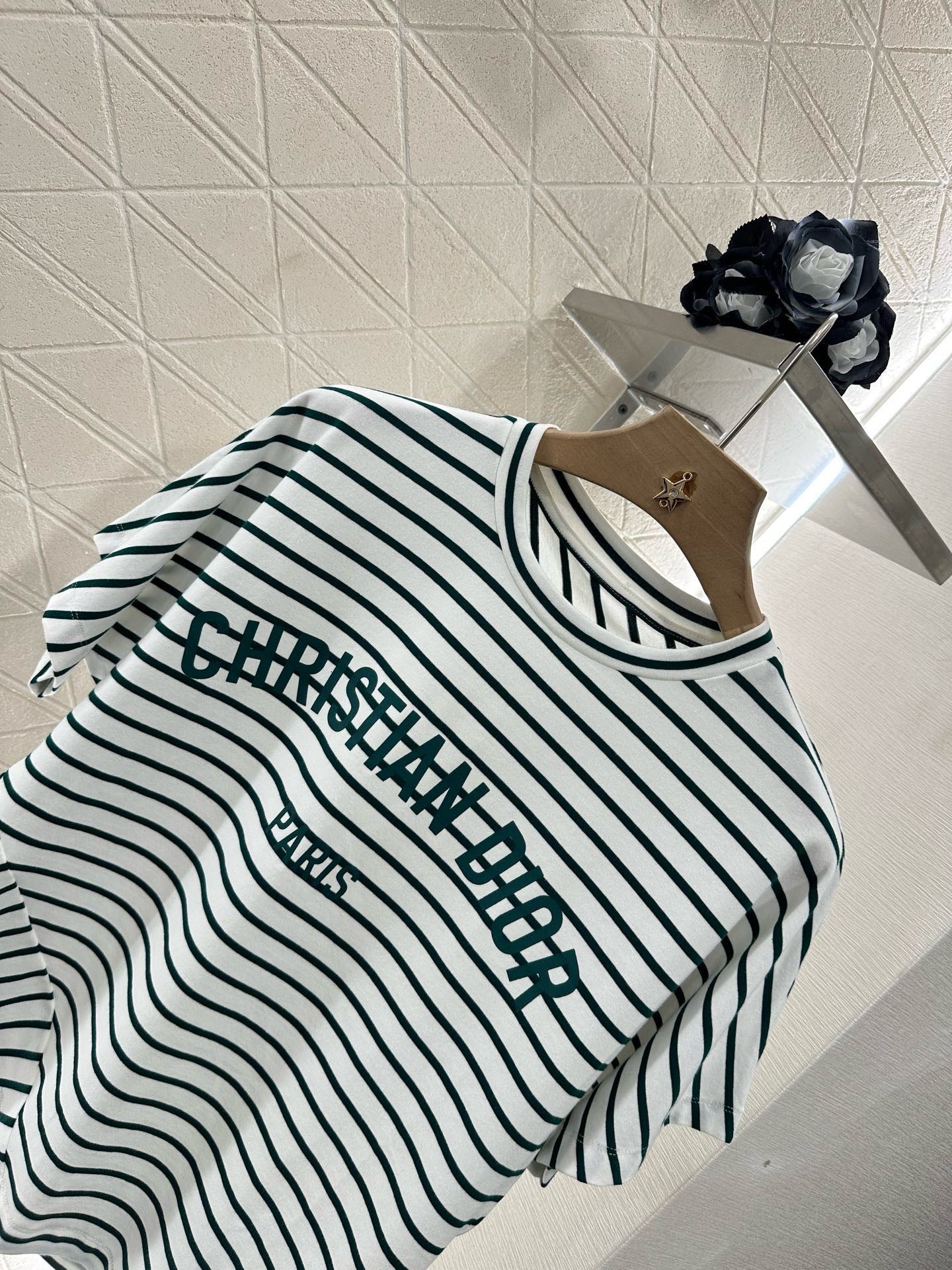 25 Spring and Summer New Round Neck Striped T-shirt