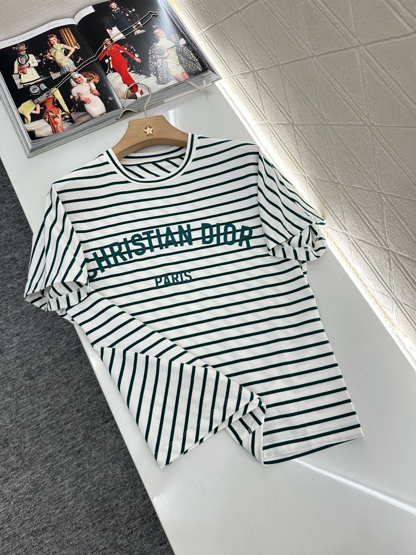 25 Spring and Summer New Round Neck Striped T-shirt