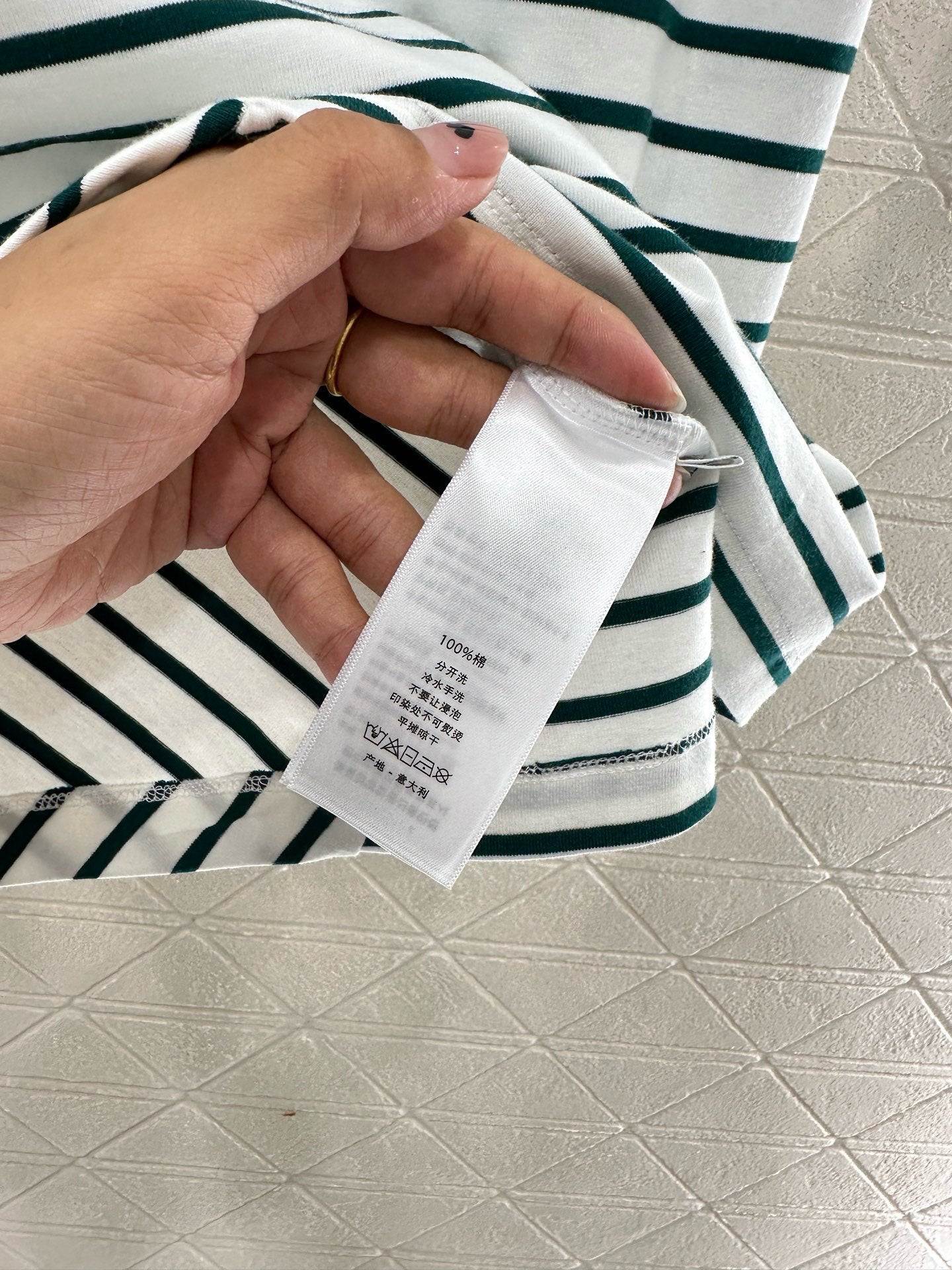 25 Spring and Summer New Round Neck Striped T-shirt