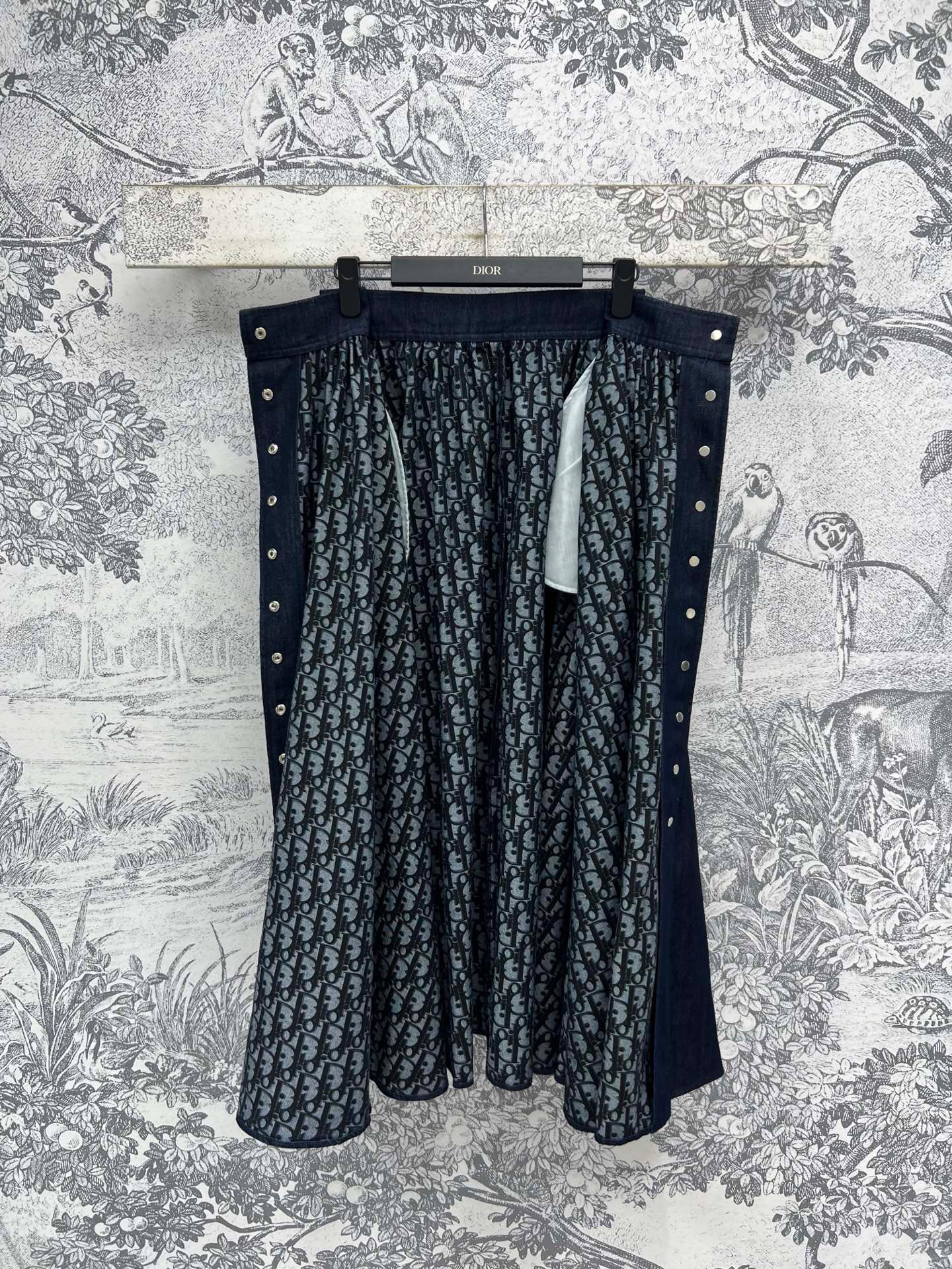 25 Spring and Summer New Denim Letter Jacquard Single-Breasted Skirt