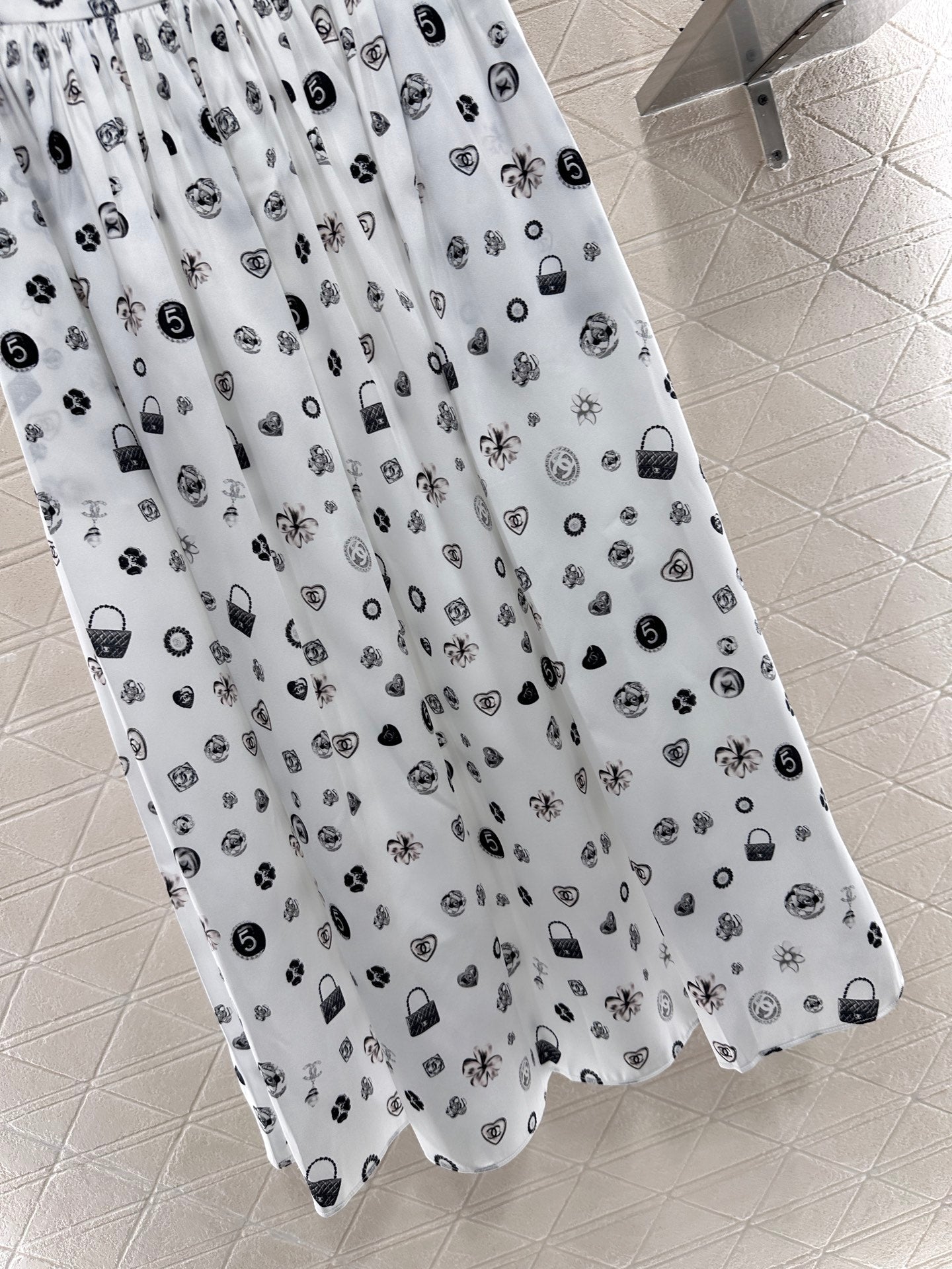 25 new summer printed high waist midi skirt