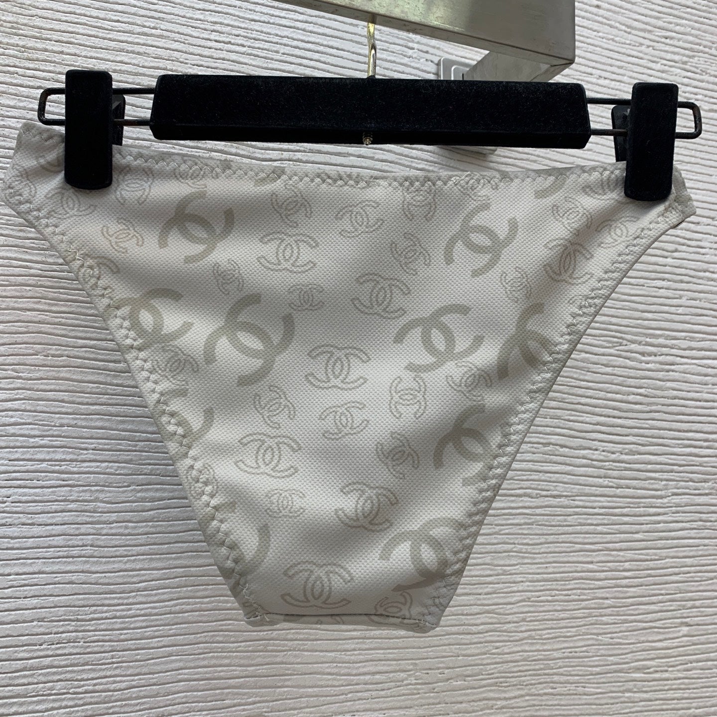 25 Summer New Double C Logo Printed Sexy Two-Piece Swimsuit (With Chest Pad)