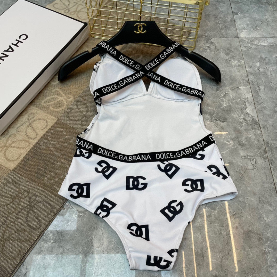 Do 25 New Black and White Alphabet Print One Piece Swimsuit