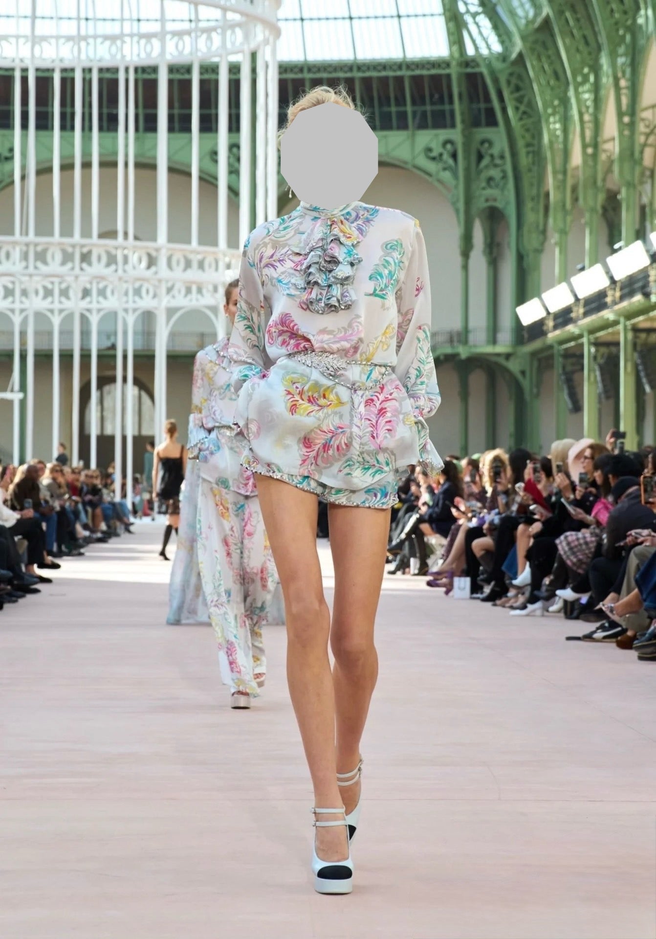 C 25 spring and summer new Sequins printed high-neck shirt shorts set