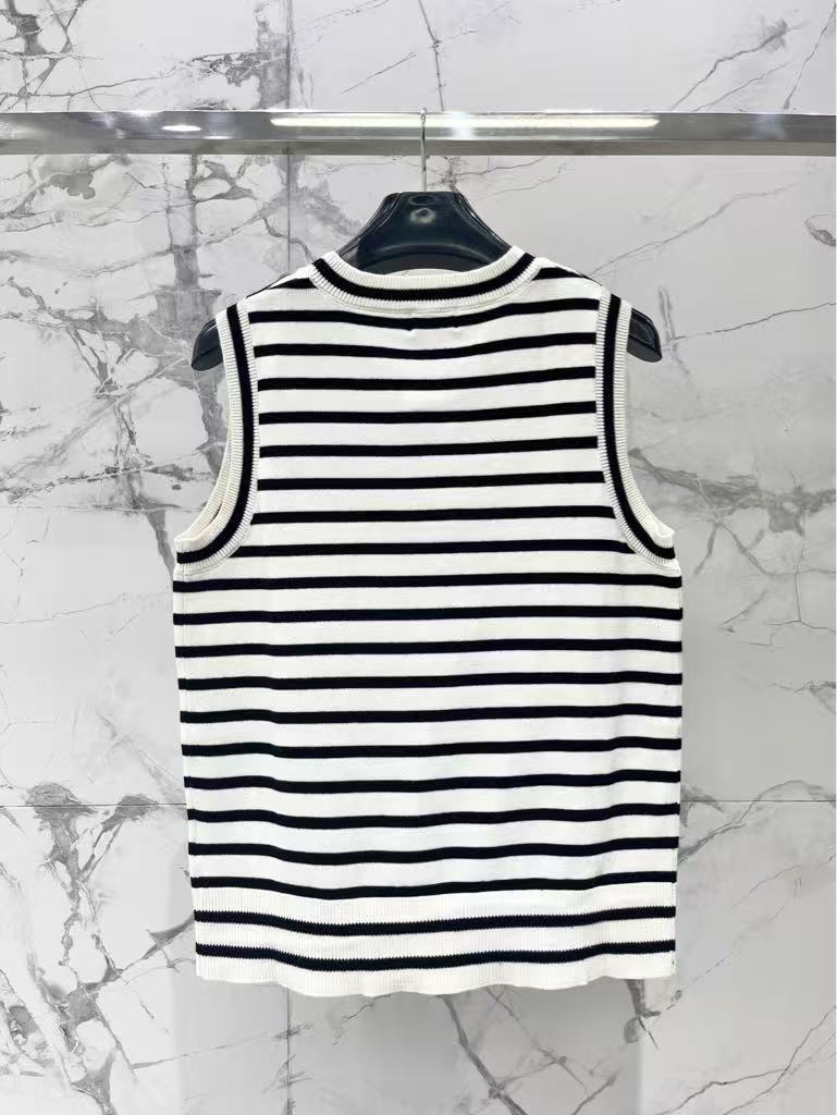 25 Striped embroidered vest