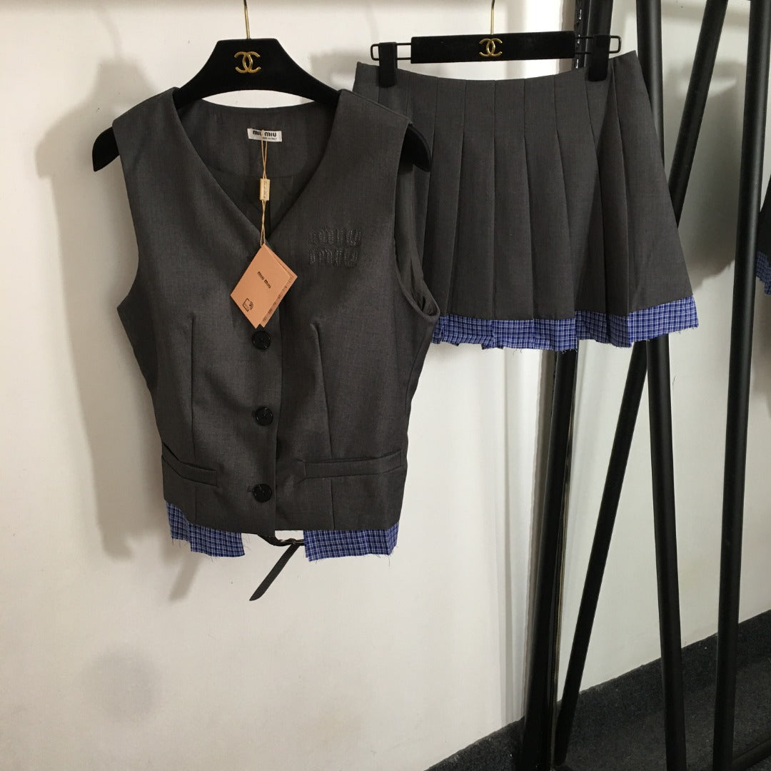 25 Summer new letter logo embroidered patch V-neck suit vest jacket + plaid splicing pleated short skirt suit