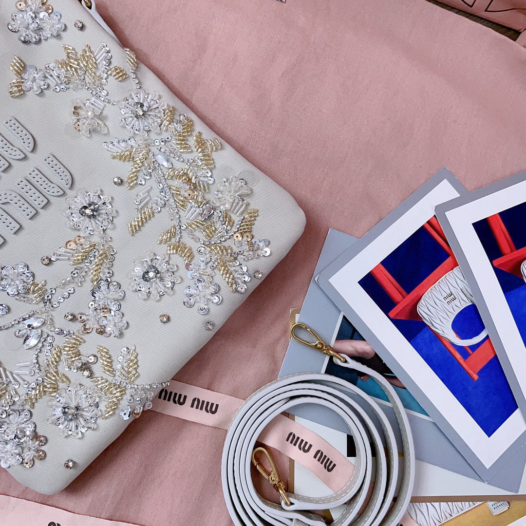 25ss New nail bead embroidery ivy bag