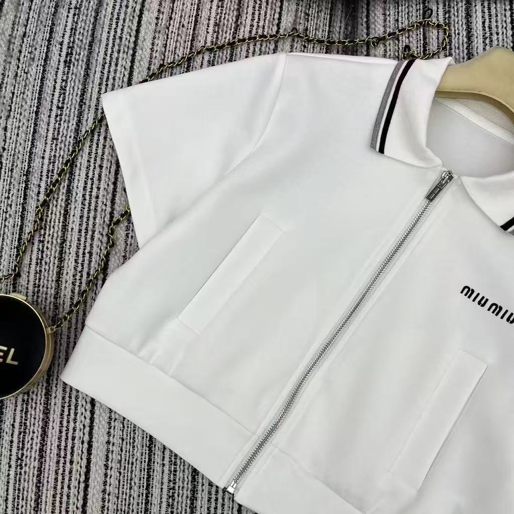 25ss New color blocked edge lapel short sleeved top paired with elastic waist short skirt set