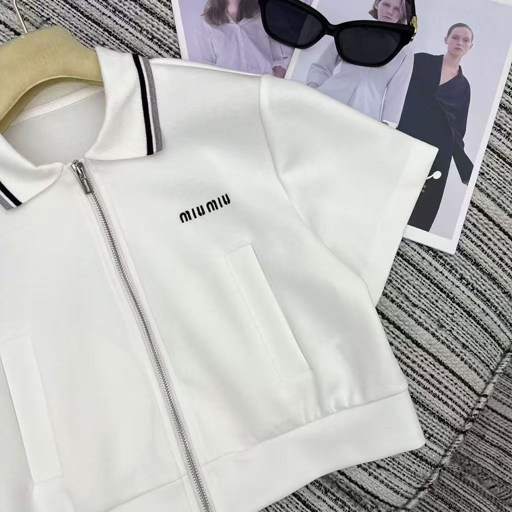 25ss New color blocked edge lapel short sleeved top paired with elastic waist short skirt set
