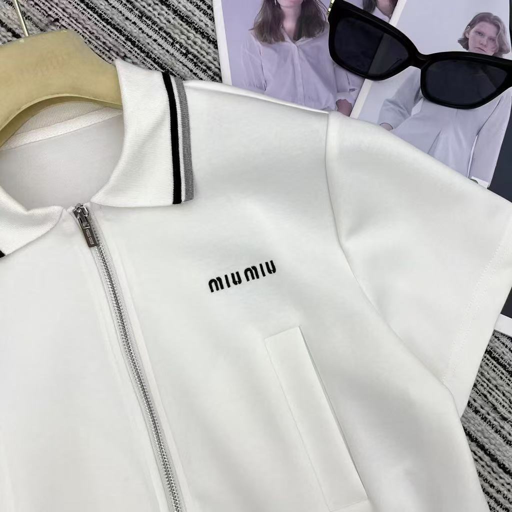 25ss New color blocked edge lapel short sleeved top paired with elastic waist short skirt set