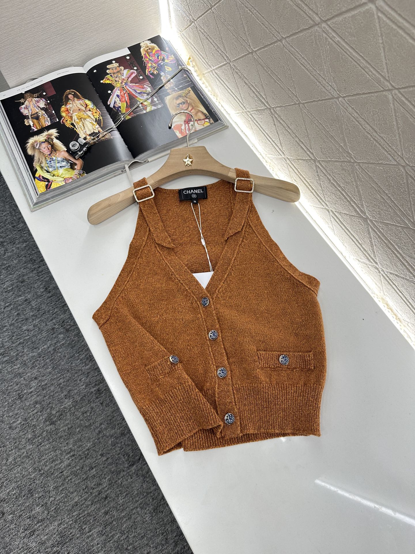 2025 new style new buckle knitted vest