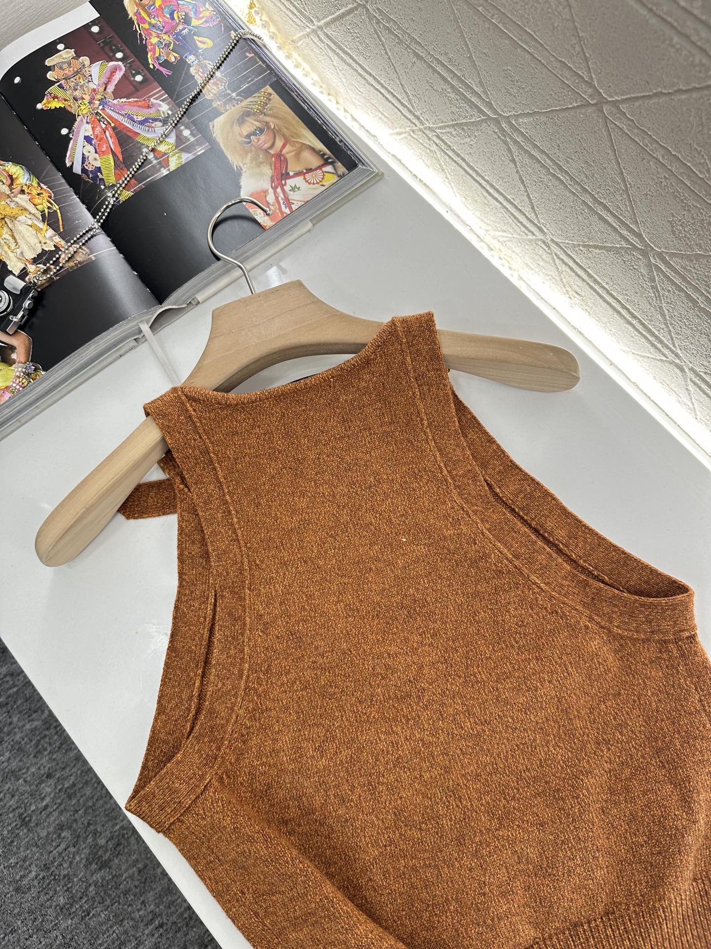 2025 new style new buckle knitted vest