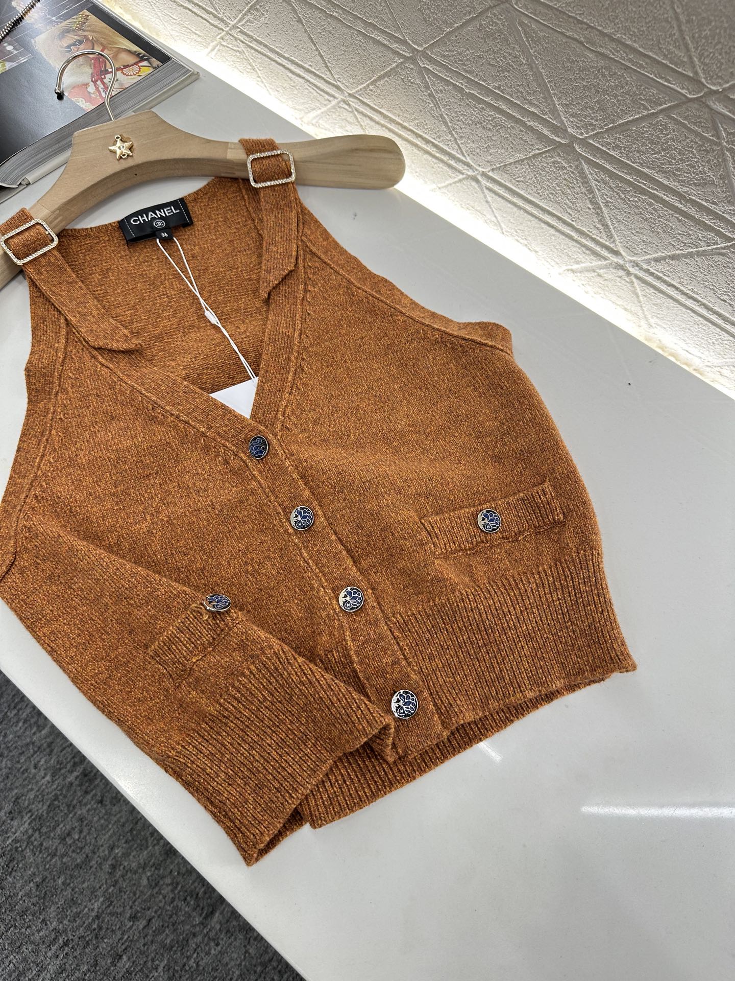 2025 new style new buckle knitted vest