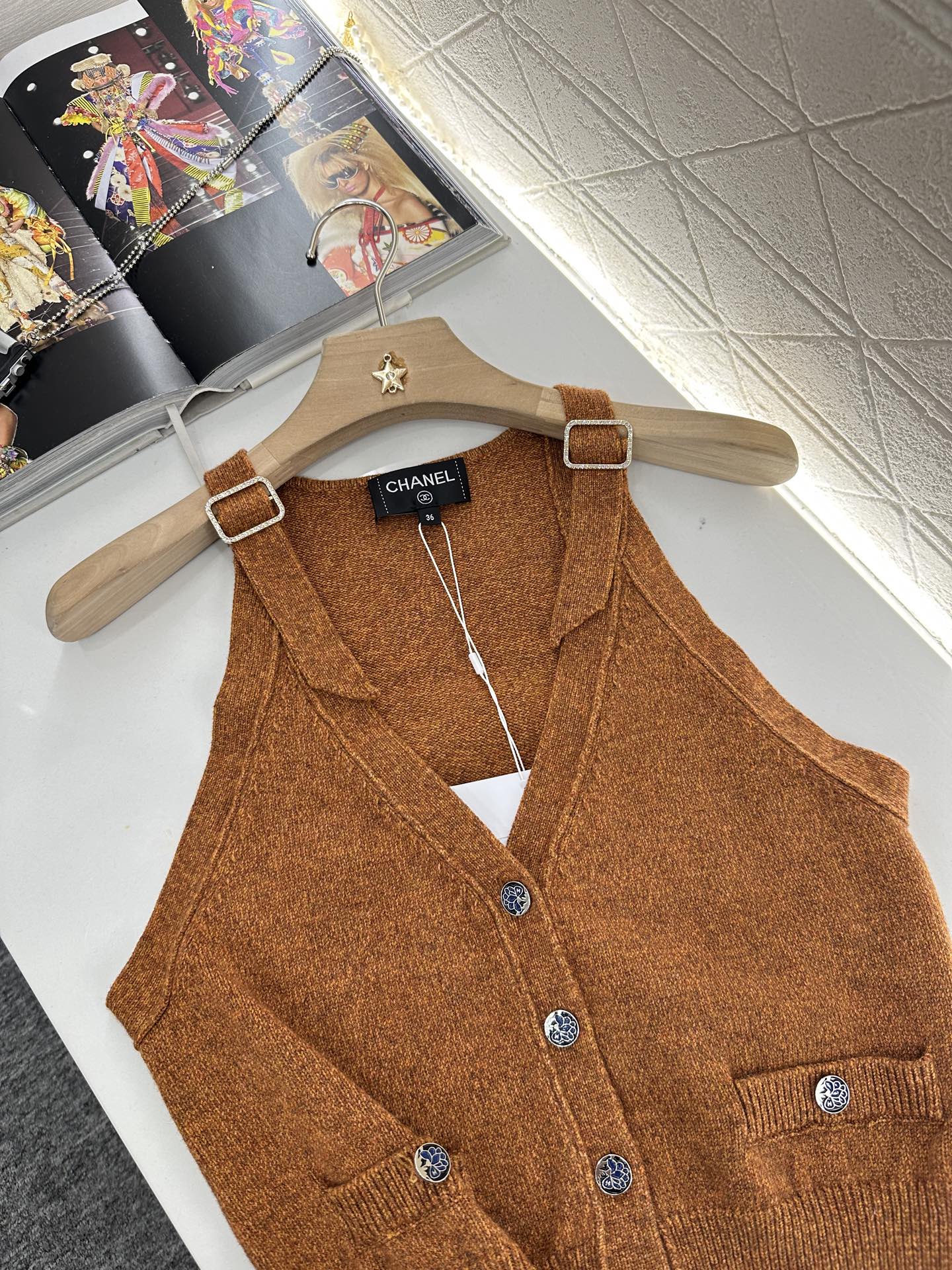 2025 new style new buckle knitted vest