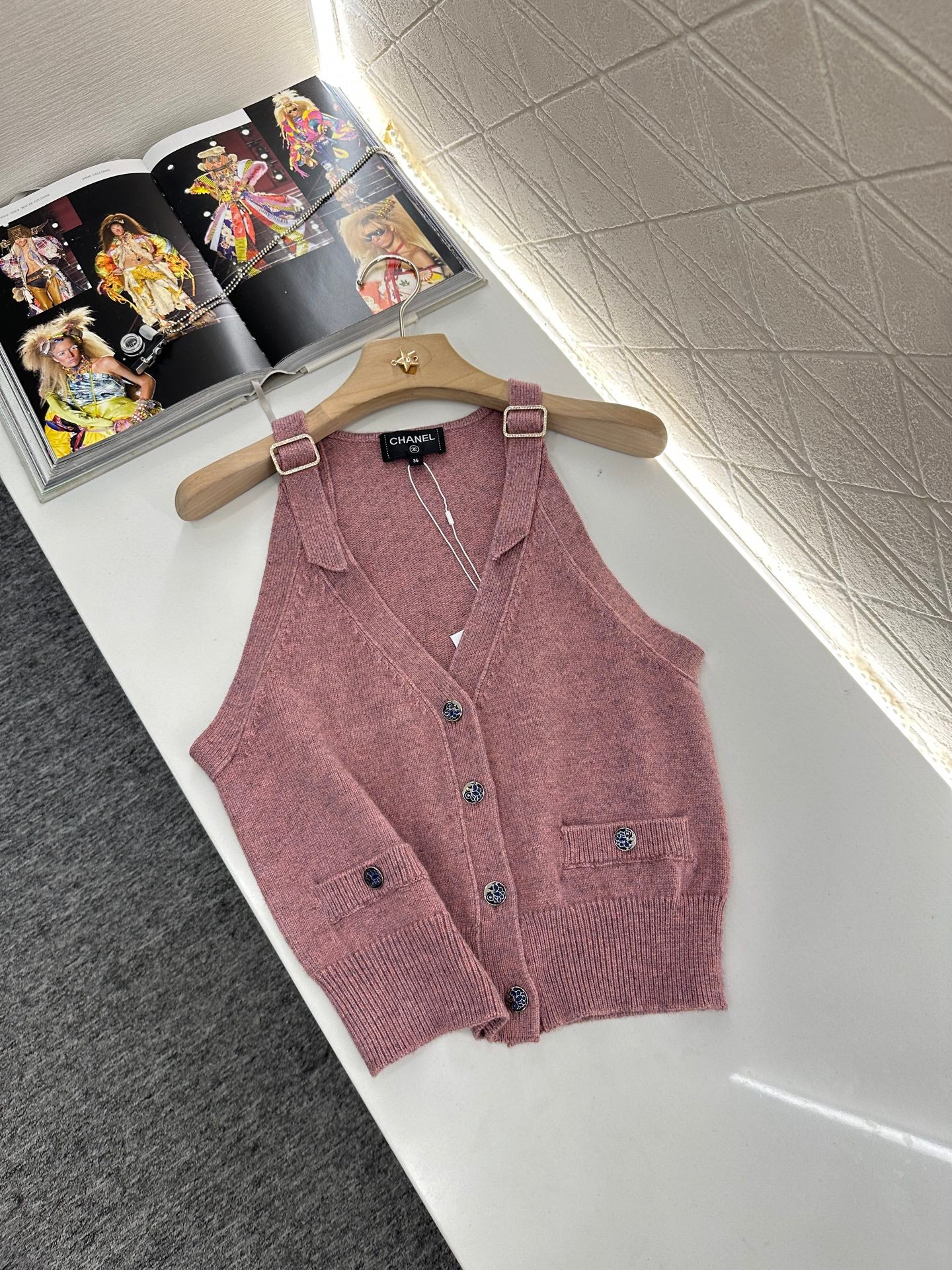 2025 new style new buckle knitted vest