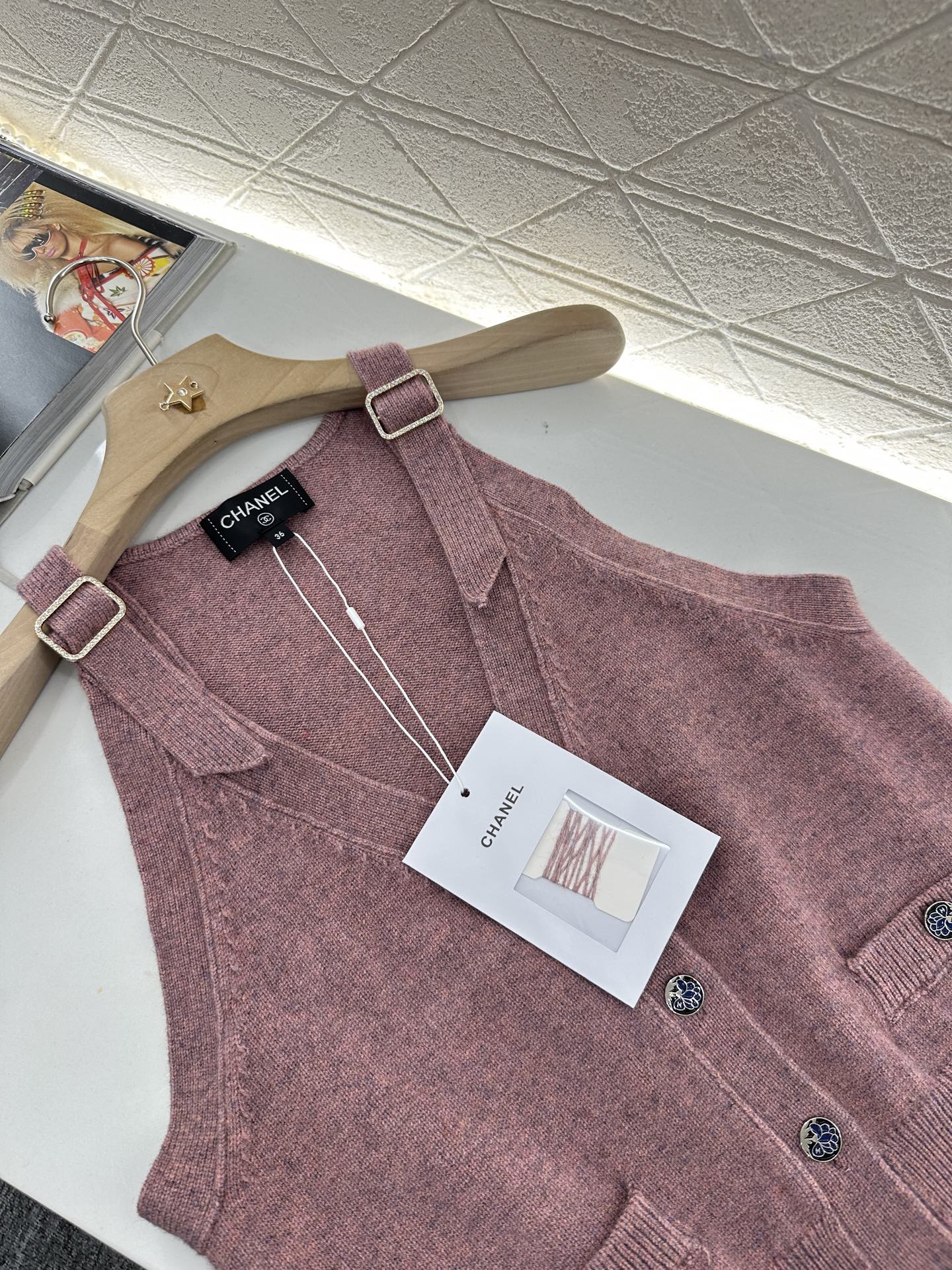 2025 new style new buckle knitted vest