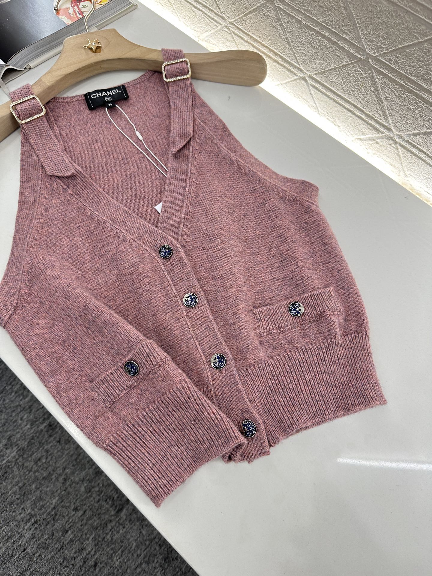 2025 new style new buckle knitted vest