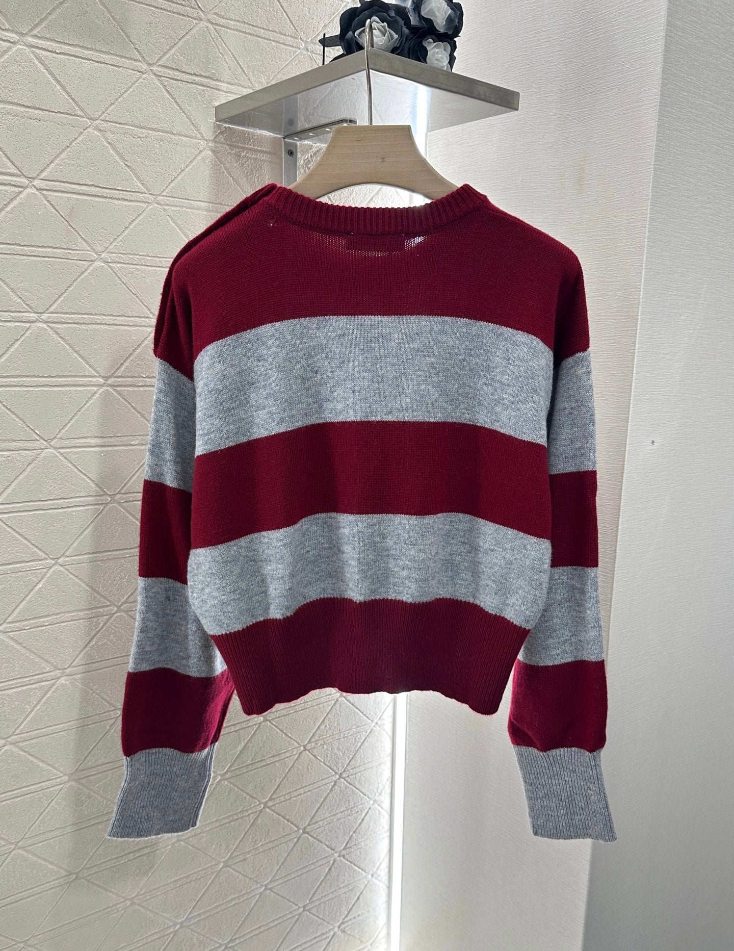 2025 Summer New Arrival Letter Striped Round Neck Sweater