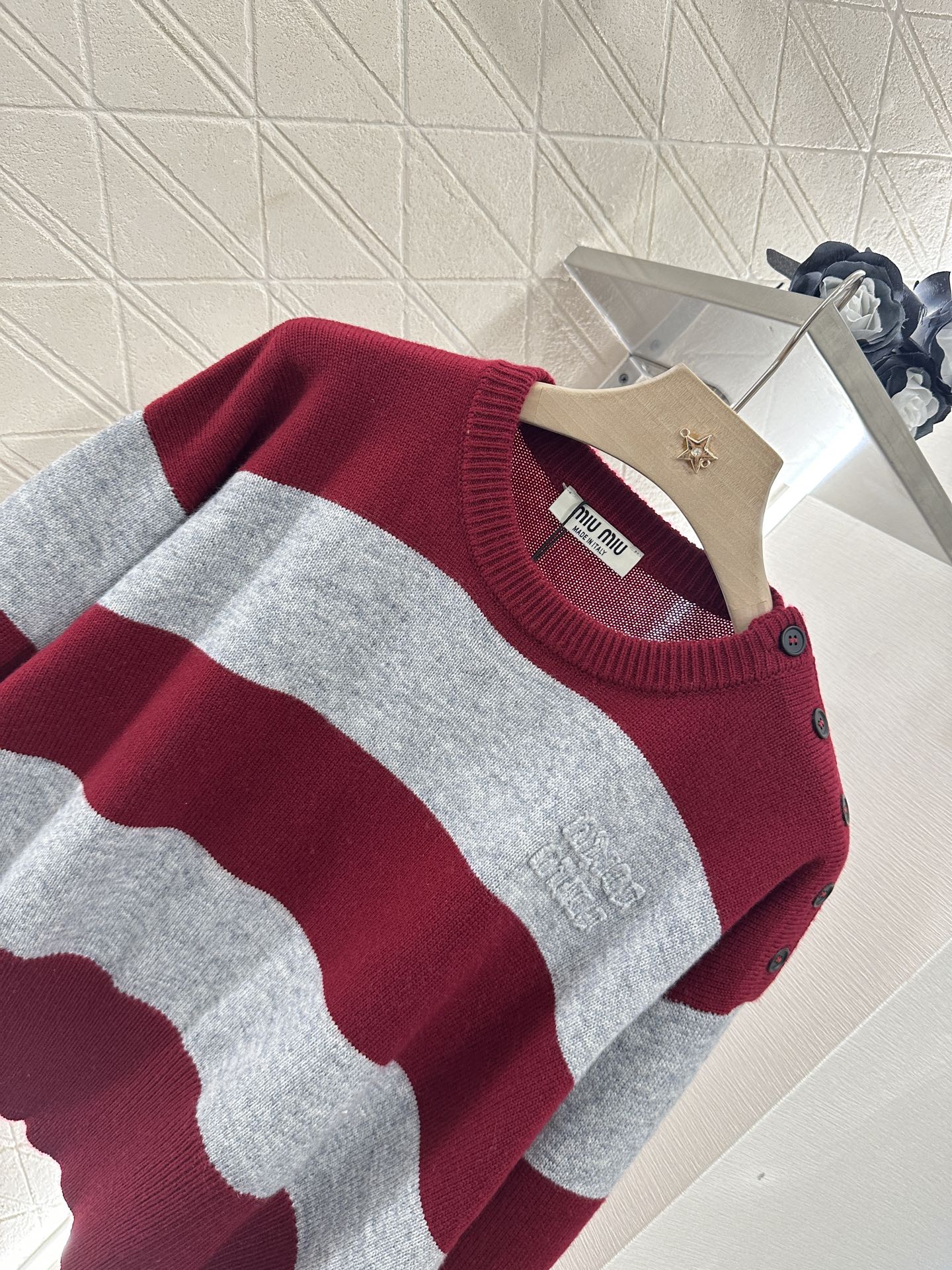 2025 Summer New Arrival Letter Striped Round Neck Sweater