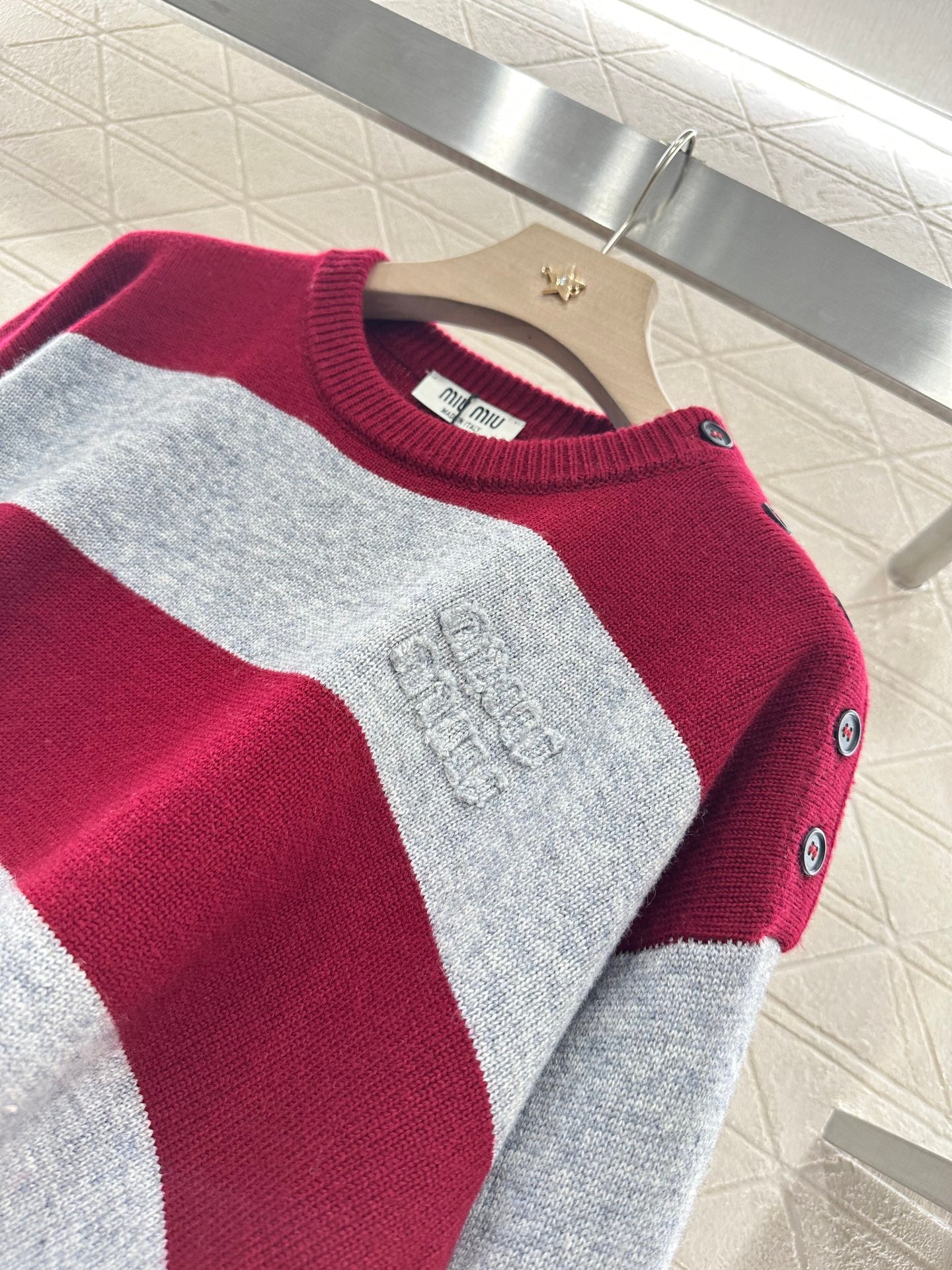 2025 Summer New Arrival Letter Striped Round Neck Sweater