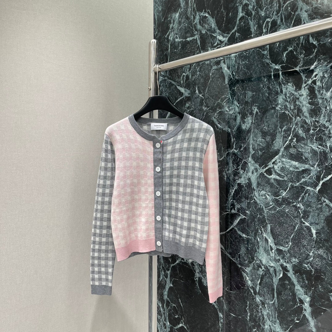 25 Early Autumn New Color-blocked Plaid Knitted Cardigan