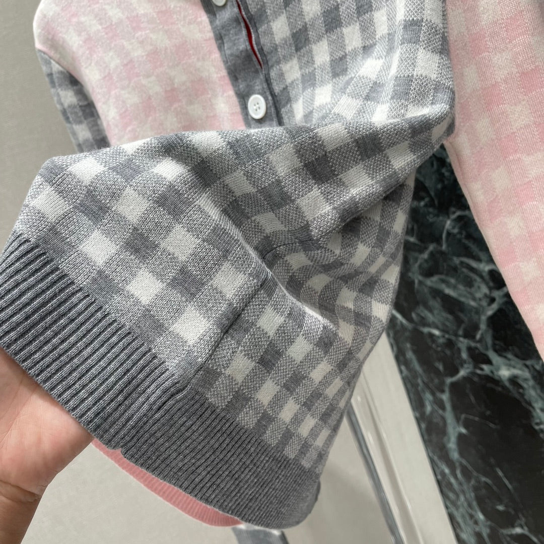 25 Early Autumn New Color-blocked Plaid Knitted Cardigan