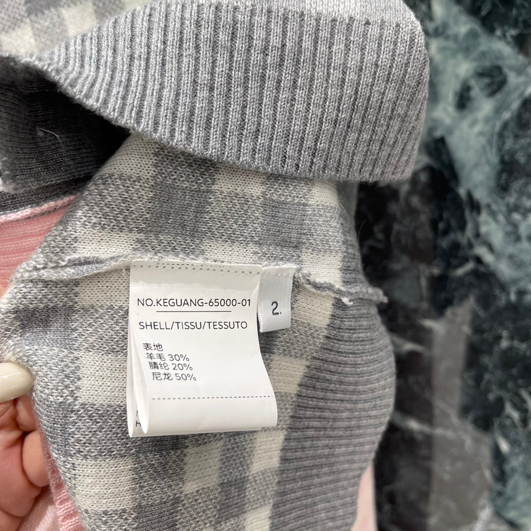 25 Early Autumn New Color-blocked Plaid Knitted Cardigan