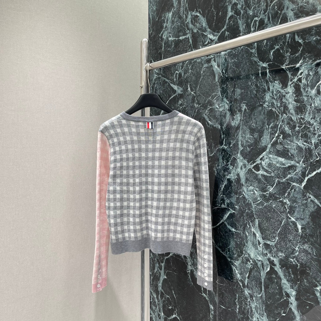 25 Early Autumn New Color-blocked Plaid Knitted Cardigan
