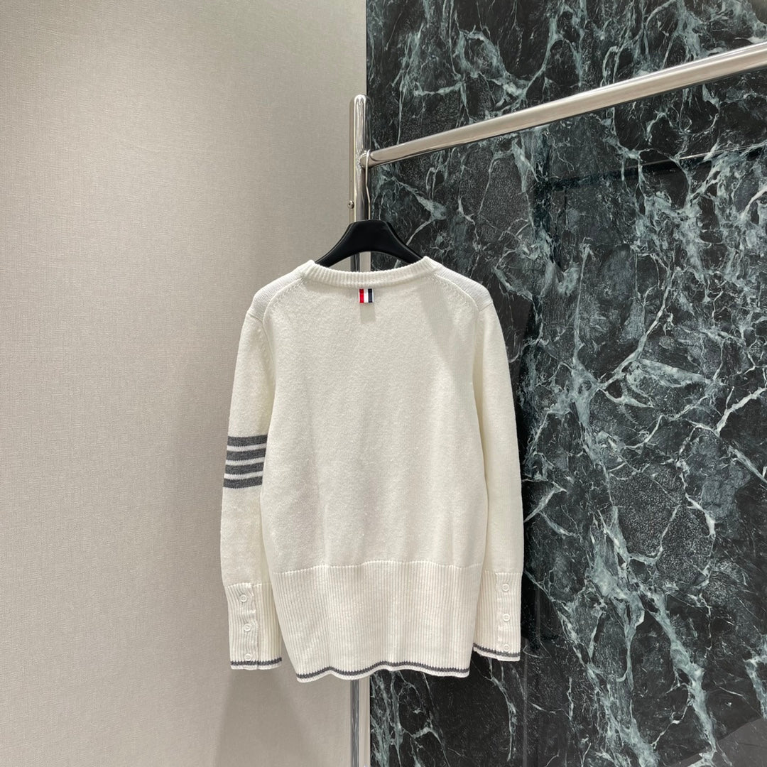 25 Early Autumn New Irregular Knitted Sweater