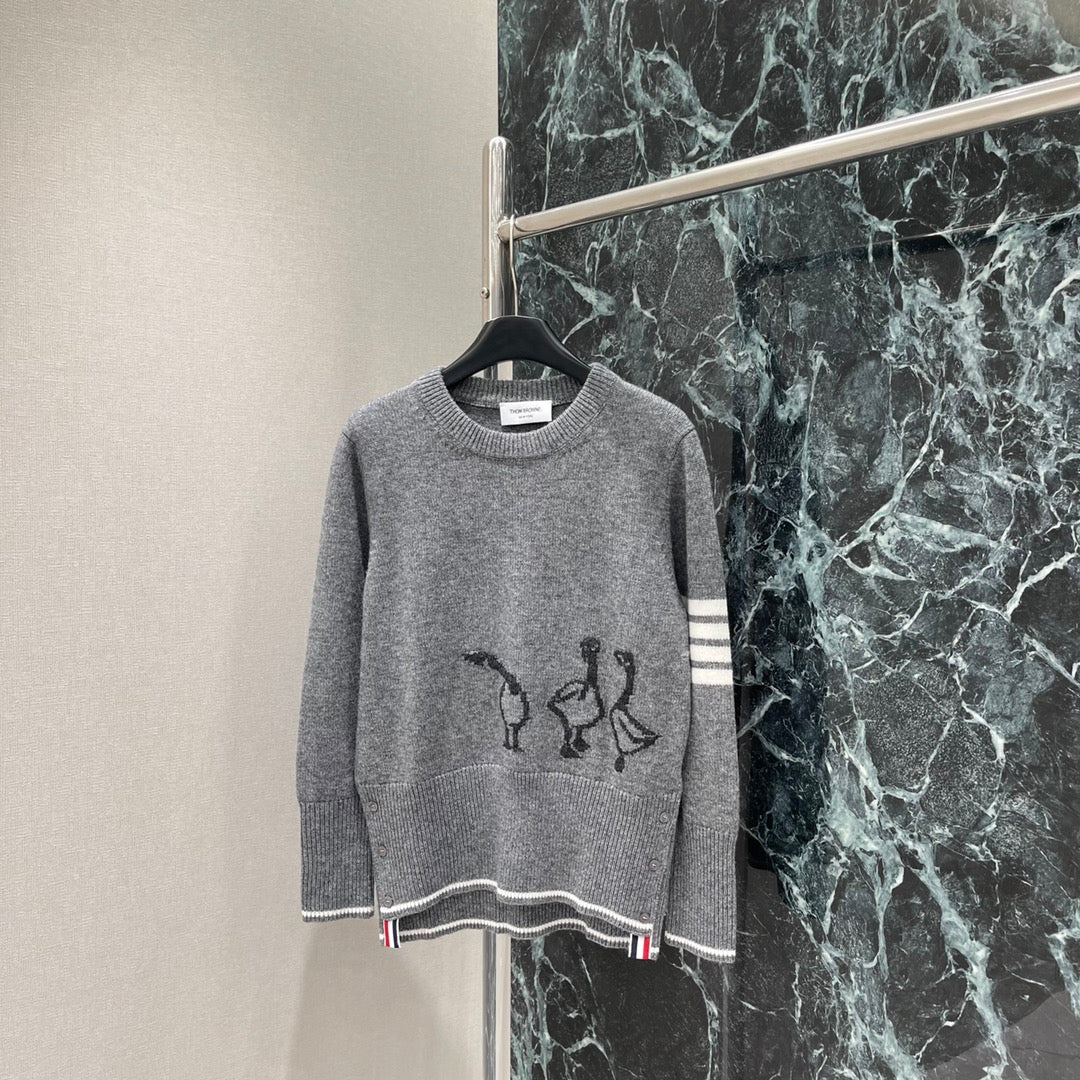 25 Early Autumn New Irregular Knitted Sweater