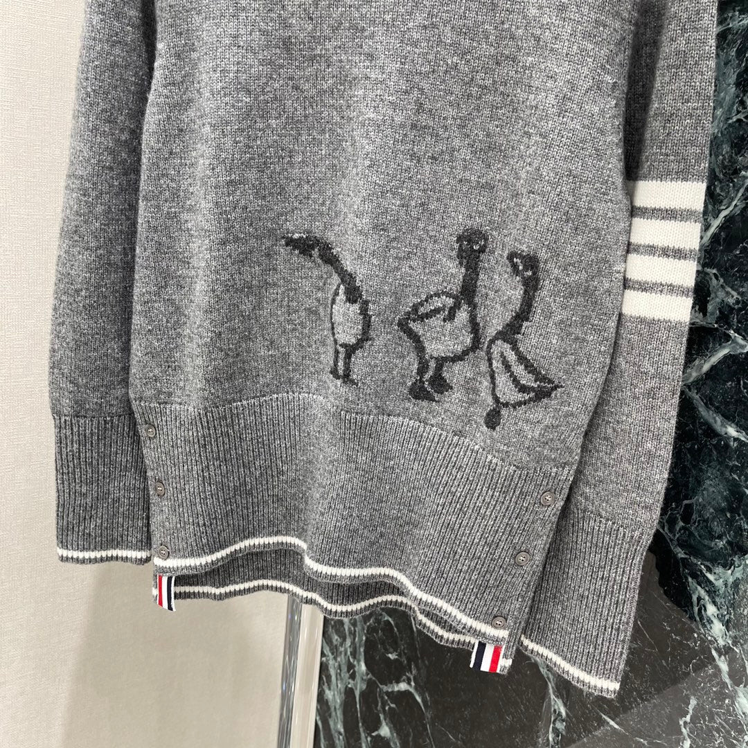 25 Early Autumn New Irregular Knitted Sweater