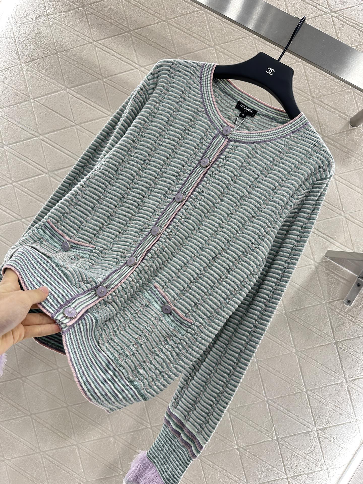 2025 Autumn New Striped knitted cardigan