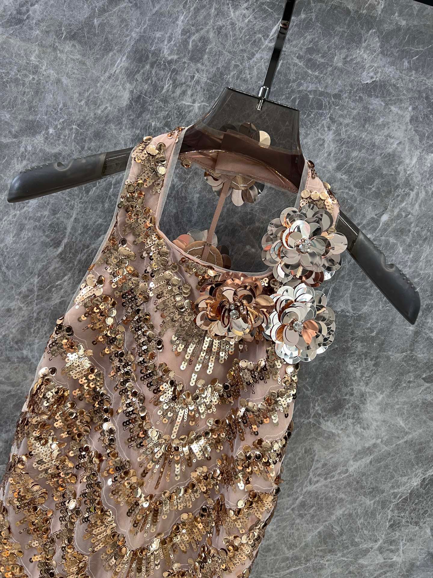 25 Light Luxury Sexy Gold Sequin Backless Dresses