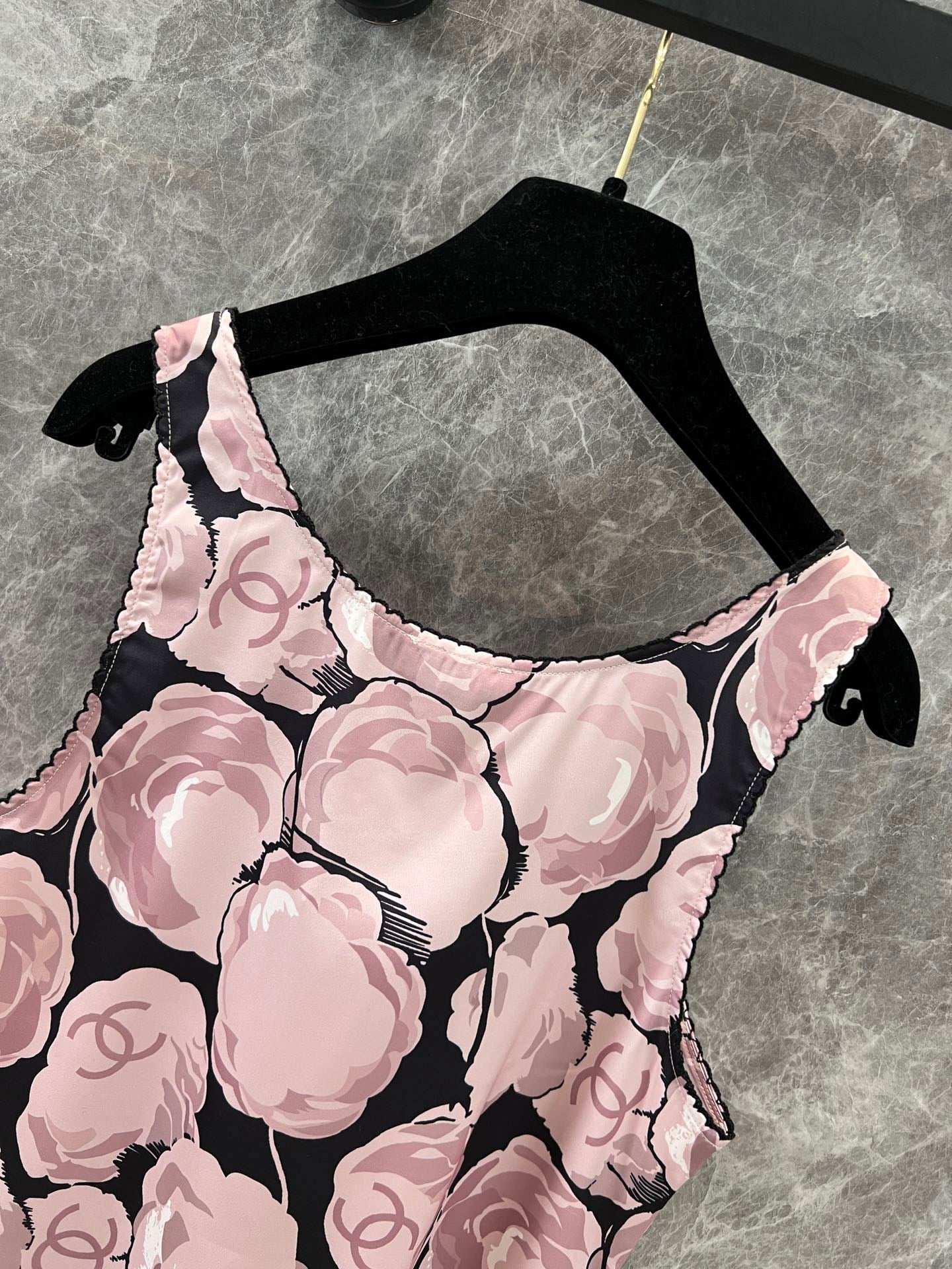 25 Medium Vintage Collection Black Pink Camellia Flower Print