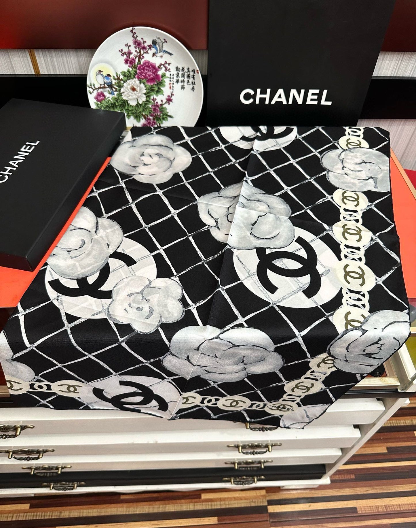 25 Camellia Series Tri-color Silk Scarf