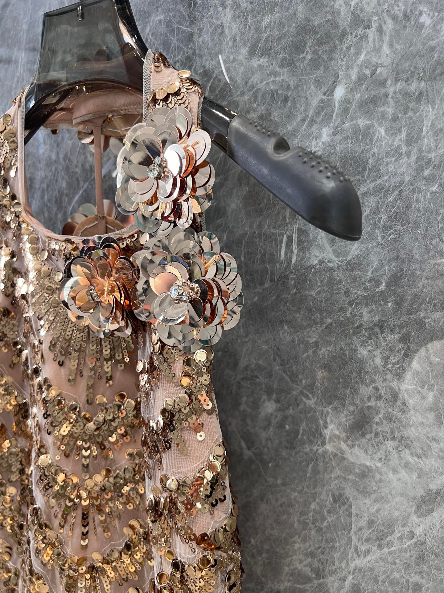 25 Light Luxury Sexy Gold Sequin Backless Dresses