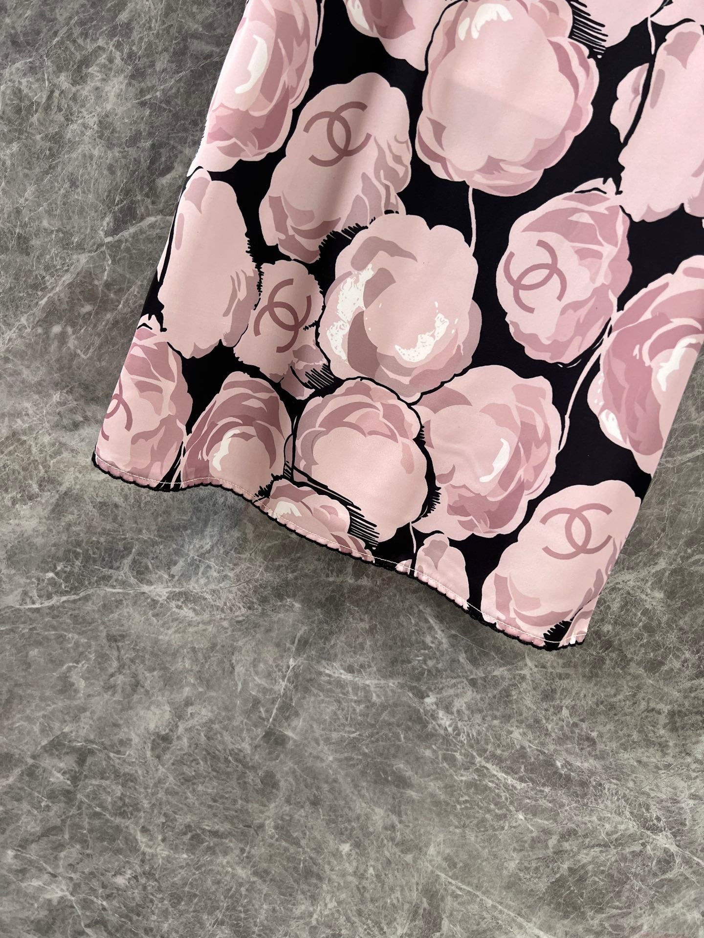 25 Medium Vintage Collection Black Pink Camellia Flower Print