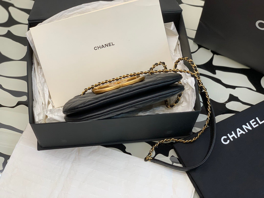 25 Early Spring Resort Collection Metal Chain Large Logo Crossbody Bag