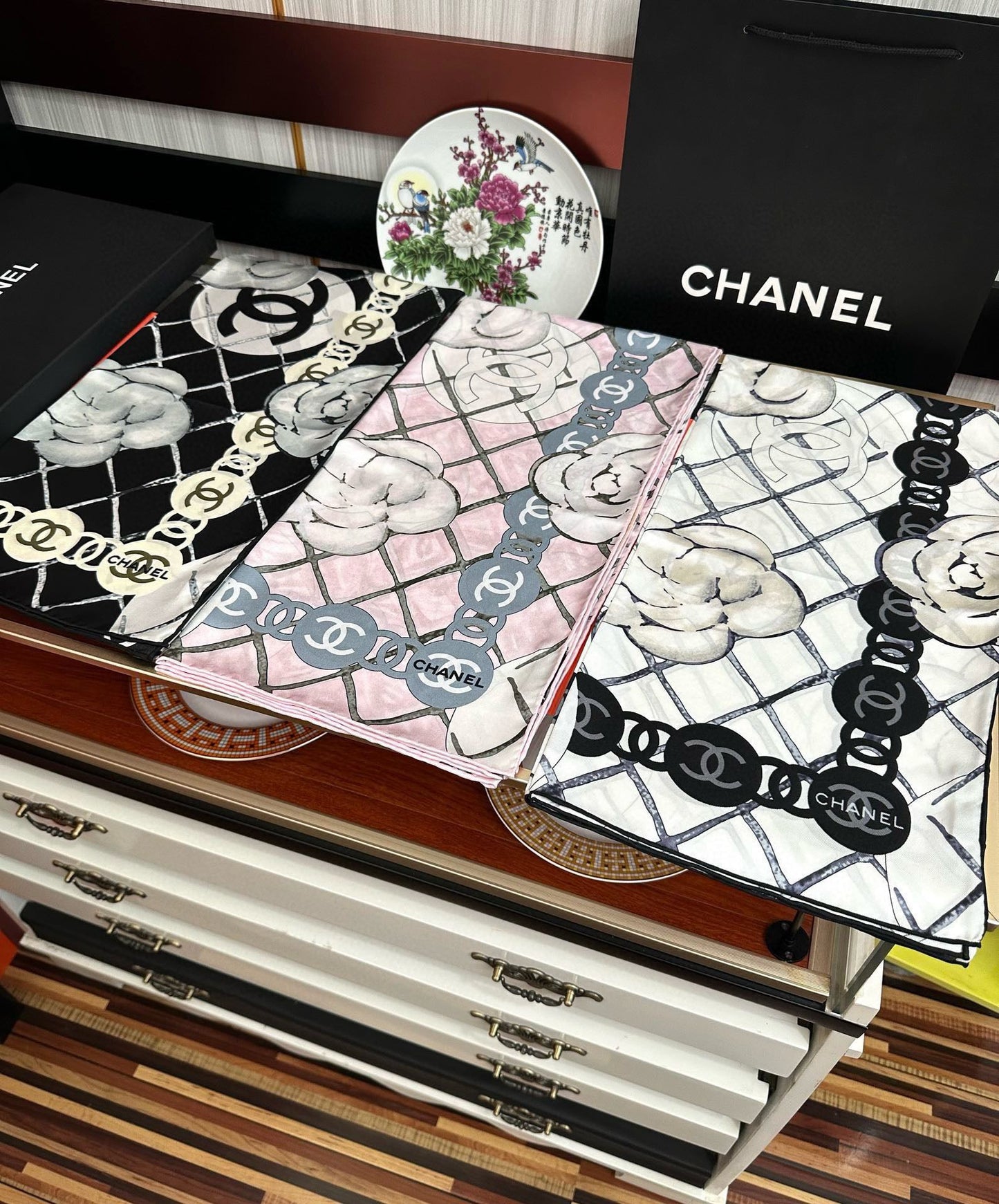 25 Camellia Series Tri-color Silk Scarf
