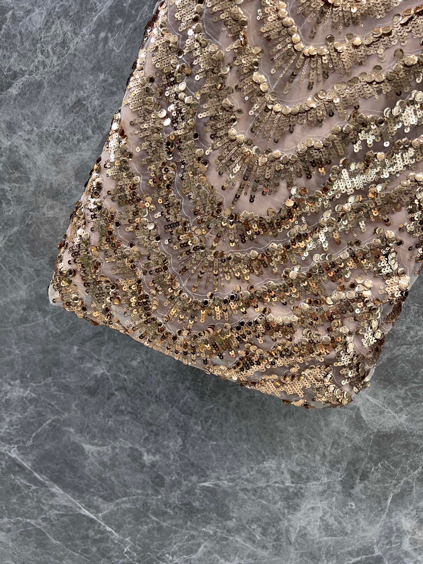 25 Light Luxury Sexy Gold Sequin Backless Dresses
