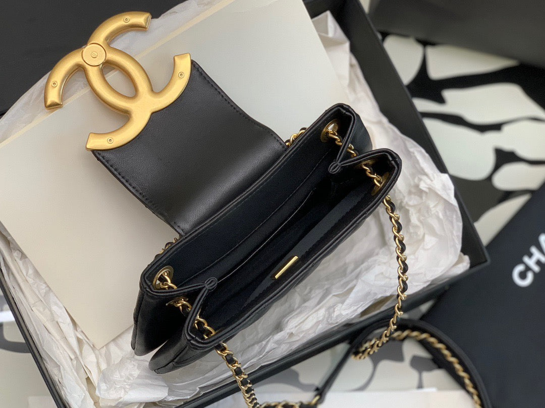 25 Early Spring Resort Collection Metal Chain Large Logo Crossbody Bag