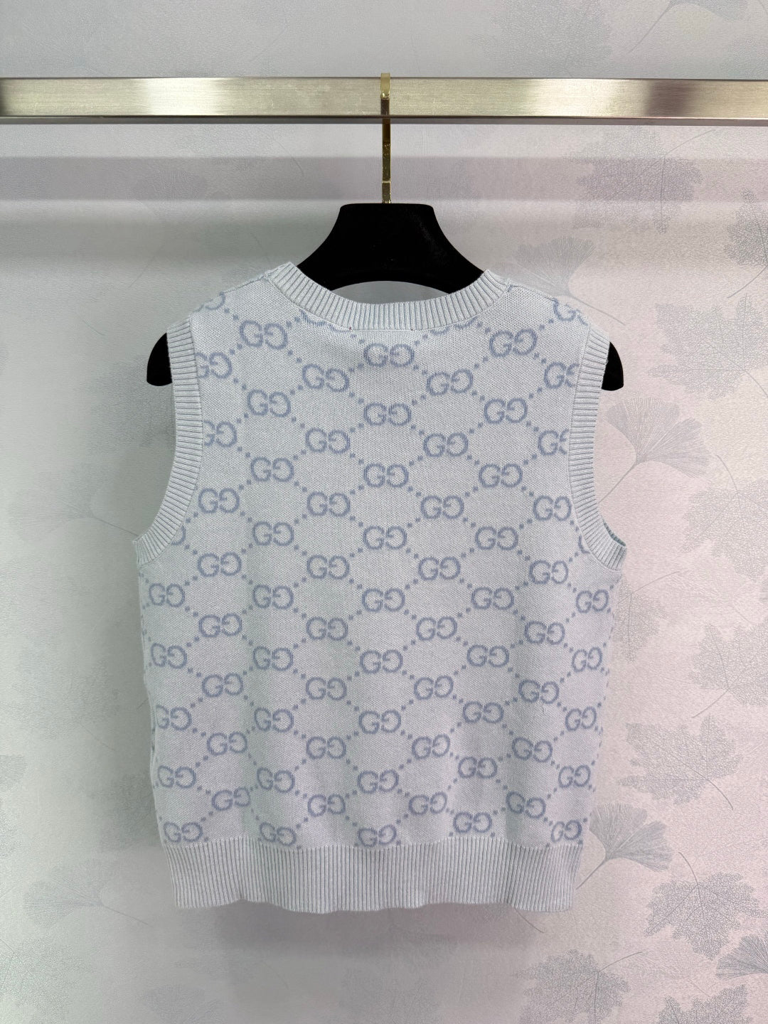 25 Spring and summer new knitted round neck undershirt