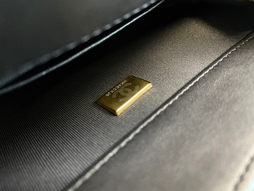 25 Early Spring Resort Collection Metal Chain Large Logo Crossbody Bag