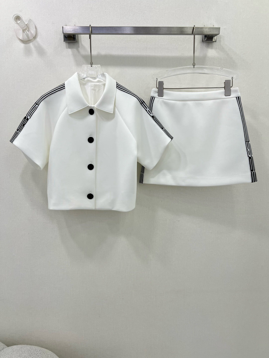 25 New Arrival: Short-Sleeve Two-Piece Skirt Set