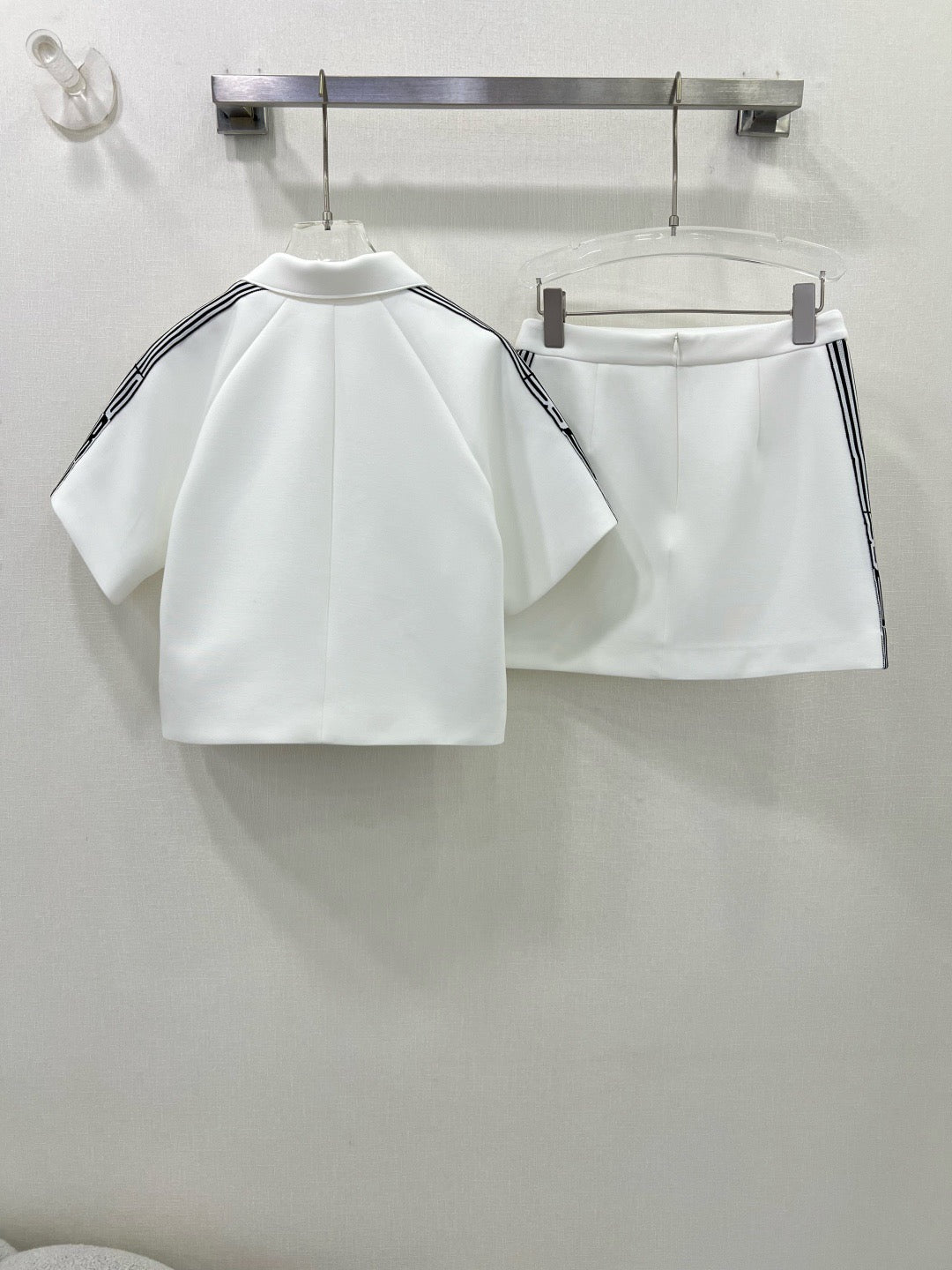 25 New Arrival: Short-Sleeve Two-Piece Skirt Set