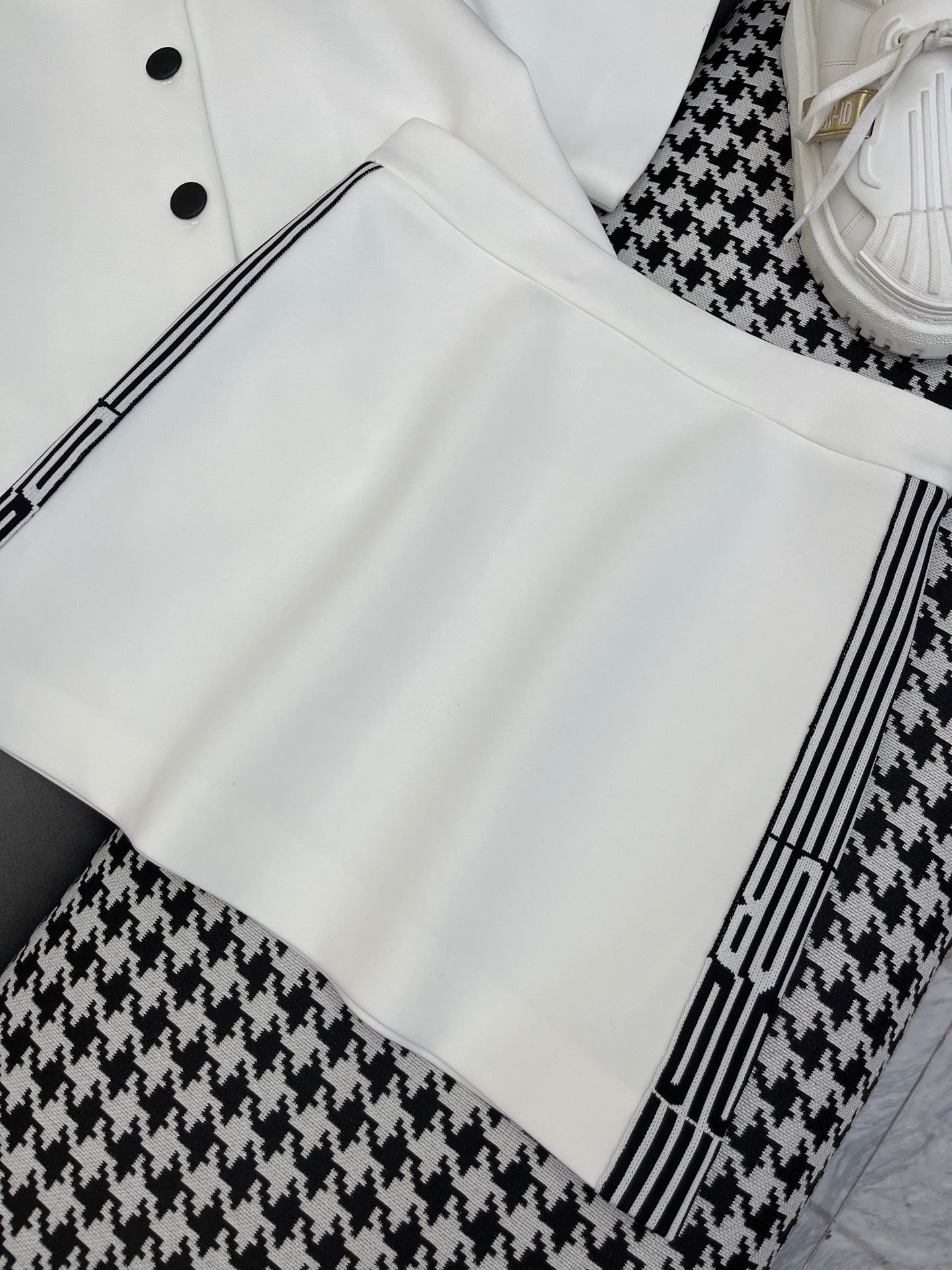 25 New Arrival: Short-Sleeve Two-Piece Skirt Set